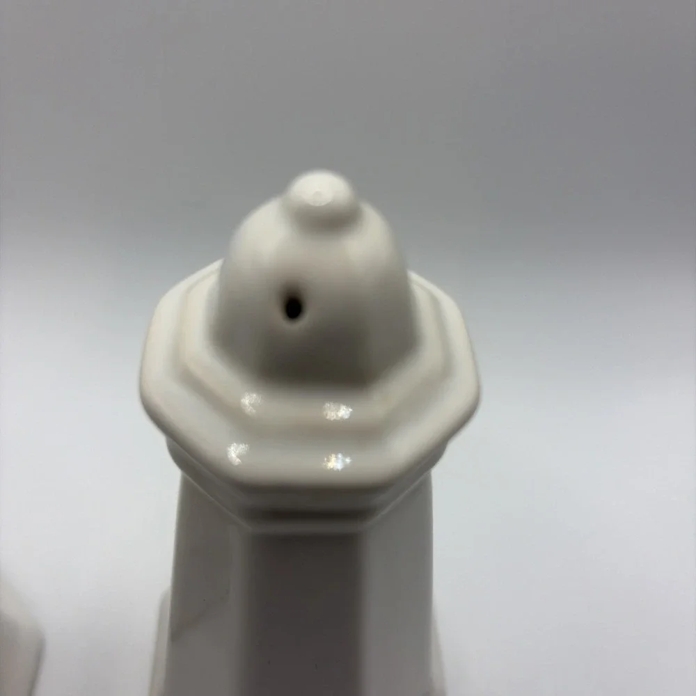 Vintage Pfaltzgraff Heritage White Salt & Pepper Shakers Set USA